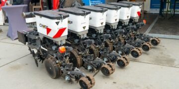 Cівалка Agrisem Chief сама підлаштовує глибину висіву до вологи в ґрунті – Техніка