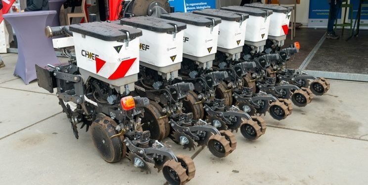 Cівалка Agrisem Chief сама підлаштовує глибину висіву до вологи в ґрунті – Техніка