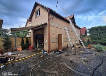 Рано-вранці у Мукачеві гасили пожежу — Закарпаття