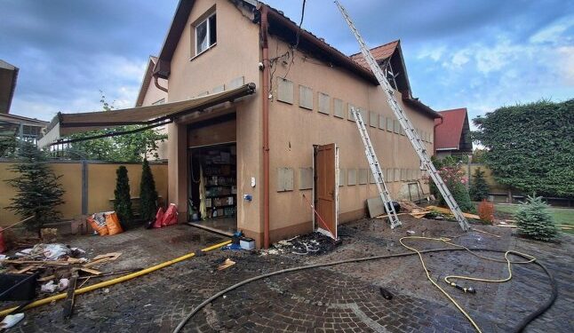 Рано-вранці у Мукачеві гасили пожежу — Закарпаття