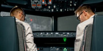 Через сірі зарплатні схеми авіакомпанії бізнесмена Мілешка недоплатили в бюджет 400 млн грн – “СтопКор”