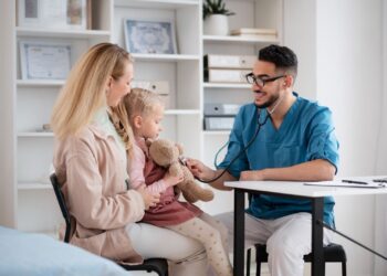 Чим відрізняється терапевт від сімейного лікаря