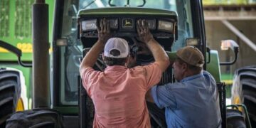 Фермери можуть отримати право самостійно лагодити техніку John Deere – Техніка