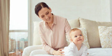 Декретна відпустка: чи включають її до страхового стажу?