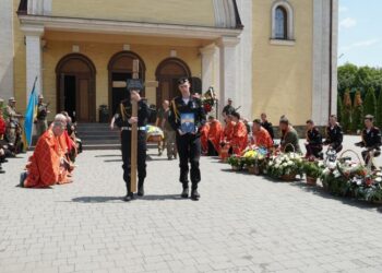 У Мукачеві сьогодні попрощалися із захисником — Закарпаття