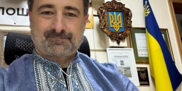 Голова “Укрпошти”, який отримує 577 тис. грн, похвалився своєю вечерею. Його звинуватили у знущаннях