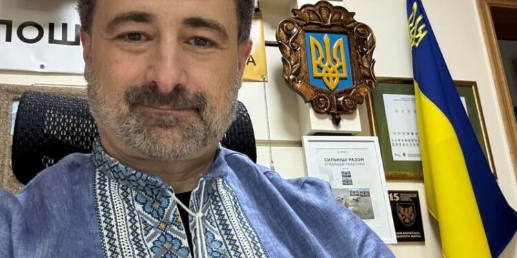 Голова “Укрпошти”, який отримує 577 тис. грн, похвалився своєю вечерею. Його звинуватили у знущаннях