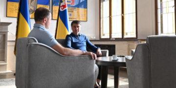 Голова Закарпатської ОВА зустрівся із мовним Омбудсманом