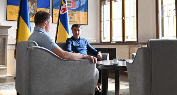 Голова Закарпатської ОВА зустрівся із мовним Омбудсманом