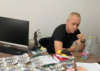 Головний “кадровик” Закарпатської обласної дитячої лікарні і адвокат Печунка заробляв на “ухилянтах”, оформляючи “липові” інвалідності (ФОТО)