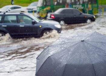 Грози, град і шквали. Укргідрометцентр попередив про небезпечне погіршення погоди