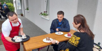Інклюзивна кав’ярня “Янгол” святкує першу річницю: з якими викликами зіштовхнулися в роботі