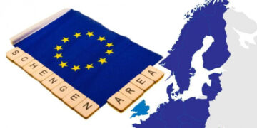 Які країни повертаються до контролю і що важливо знати мандрівникам