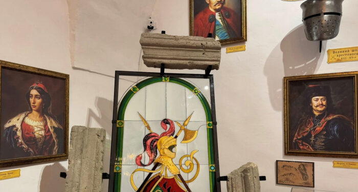 Майже 200 тисяч експонатів у понад 40 експозиційних залах у фондах обласного краєзнавчого музею