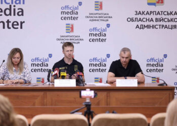 Митниця в смартфоні та єЧерга: як уникнути черг у сезон відпусток на пунктах пропуску Закарпаття