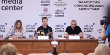 Митниця в смартфоні та єЧерга: як уникнути черг у сезон відпусток на пунктах пропуску Закарпаття