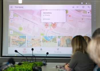 Мобільний туристичний додаток «Ужгород» презентували у міській раді