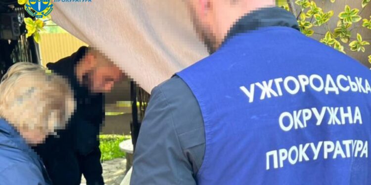 На Хустщині також викрили корупційну схему у міграційній службі за прискорене виготовлення закордонних паспортів