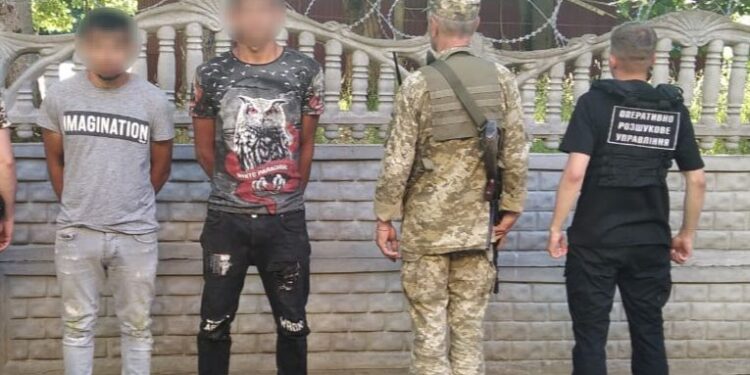 На околиці Ужгорода з пострілами затримали трьох бажаючих нелегально потрапити до Словаччини (ФОТО)