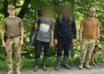 На Рахівщині за 100 м від кордону затримали 2-х “ухилянтів” з Харківщини, які 2 тижні блукали горами (ФОТО)