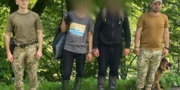 На Рахівщині за 100 м від кордону затримали 2-х “ухилянтів” з Харківщини, які 2 тижні блукали горами (ФОТО)