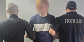 На Рахівщині затримали молодика з Запоріжжя, який заподіяв 77 ножових поранень співмешканці та намагався втекти з України