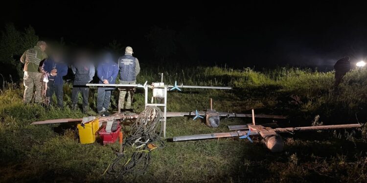 На Тячівщині з пострілами затримали сигаретних контрабандистів з 4-ма БпЛА літакового типу (ФОТО, ВІДЕО)