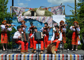 На Закарпатті відбувся колоритний фестиваль коломийок