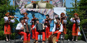 На Закарпатті відбувся колоритний фестиваль коломийок