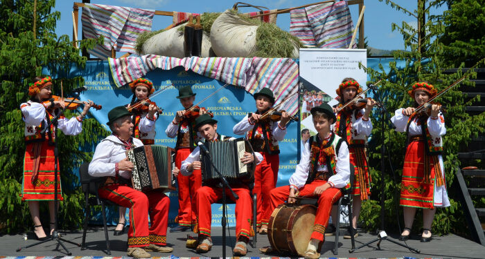 На Закарпатті відбувся колоритний фестиваль коломийок