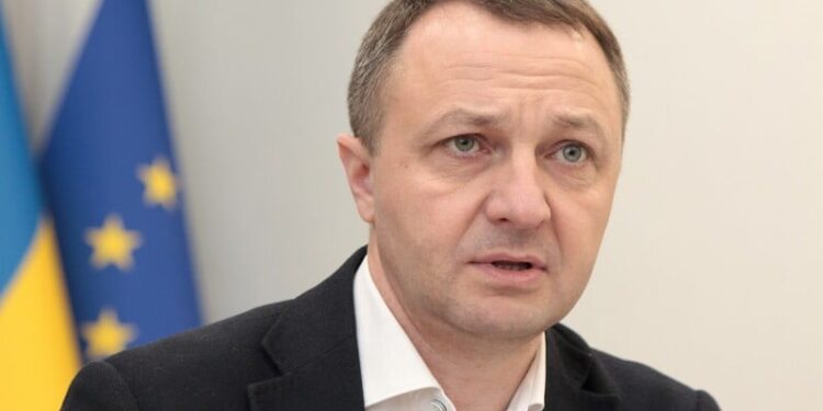 “Не місце в українській столиці”. Мовний омбудсмен розкритикував репертуар Сердючки