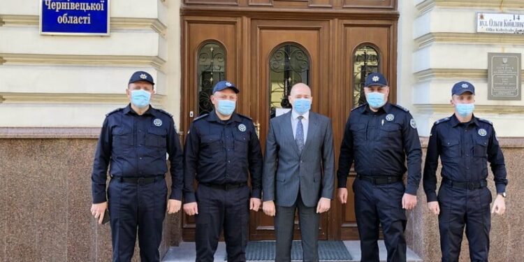 Незадеклароване майно, прописка в гуртожитку й відмова від коментарів. Розслідування “5 каналу” про чернівецького суддю Проскурняка