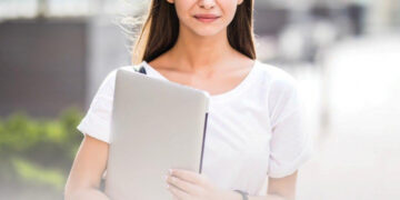 Перша тисяча дітей-випускників ветеранів і ветеранок отримають компенсацію вартості навчання – для цього потрібно підтвердити сертифікат у Дії