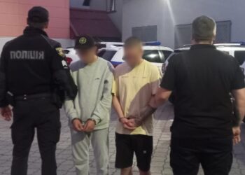 Поліція затримала 18-річного та 29-річного закарпатців, які зґвалтували 15-річну дівчину, з якою разом розпивали алкоголь (ФОТО)