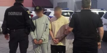 Поліція затримала 18-річного та 29-річного закарпатців, які зґвалтували 15-річну дівчину, з якою разом розпивали алкоголь (ФОТО)