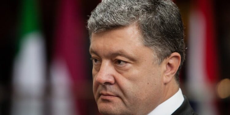 Політолог: У Порошенка утворили монополію на землю, зробивши ціну на неї непідйомною