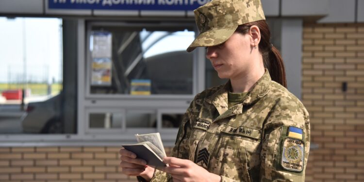 Повага до гідності та прозорі правила: Закарпатська облрада закликає до європейських стандартів на кордоні –