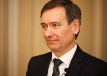 Рада може дозволити українцям до 24 років виїжджати за кордон – Веніславський