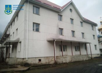 Рахівську міськраду через суд зобов'язали завершити державну реєстрацію на акушерсько-гінекологічний корпус райлікарні