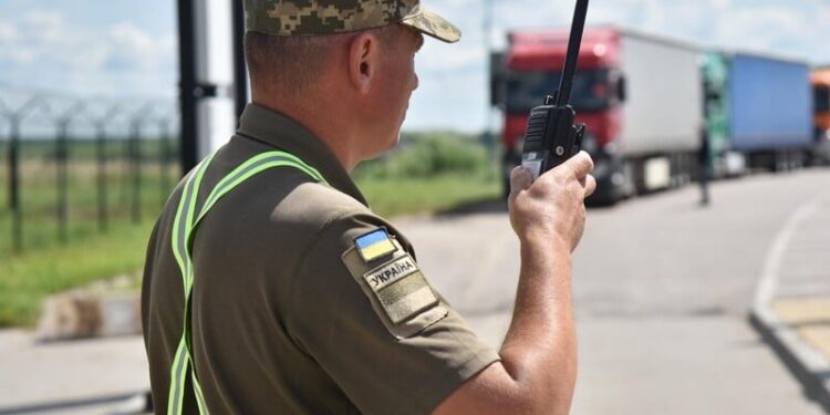 Сезон відпусток. Прикордонники вказали, на яких КПП скупчилися черги на виїзд