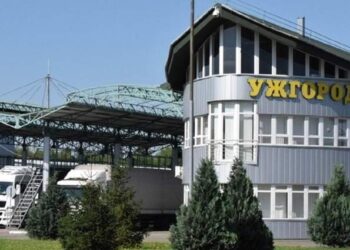 Суд в Ужгороді покарав працівницю митниці за хабарництво штрафом