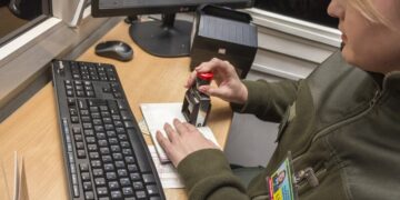 У ДПСУ розповіли, чи випускають дітей із заламінованим свідоцтвом про народження за кордон