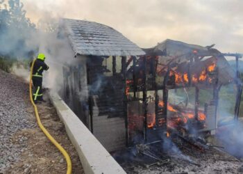 У Дубовому на Тячівщині згоріла дерев'яна лазня (ФОТО, ВІДЕО)