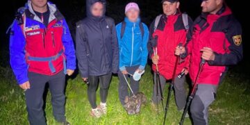 У горах на Прикарпатті розшукали туристок з Ужгорода з песиком (ФОТО)