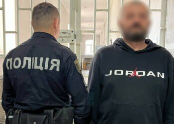 У Лохові на Мукачівщині раніше судимий чоловік вдарив ножем в груди свого 22-річного сина (ФОТО)