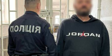 У Лохові на Мукачівщині раніше судимий чоловік вдарив ножем в груди свого 22-річного сина (ФОТО)