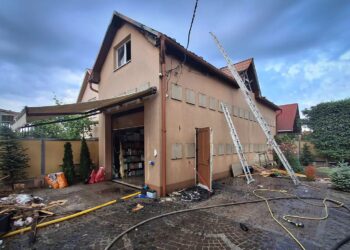 У Мукачеві горіла мансарда над гаражем (ФОТО)