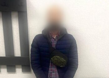 У Мукачеві під час сварки через огорожу чоловік вистрілив з пістолета у шию сусідові (ФОТО)