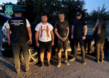 У Мукачеві затримали двох чоловіків, які за 6 тисяч доларів переправляли ухилянтів через кордон –