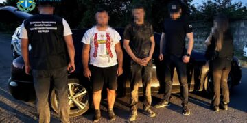 У Мукачеві затримали двох чоловіків, які за 6 тисяч доларів переправляли ухилянтів через кордон –